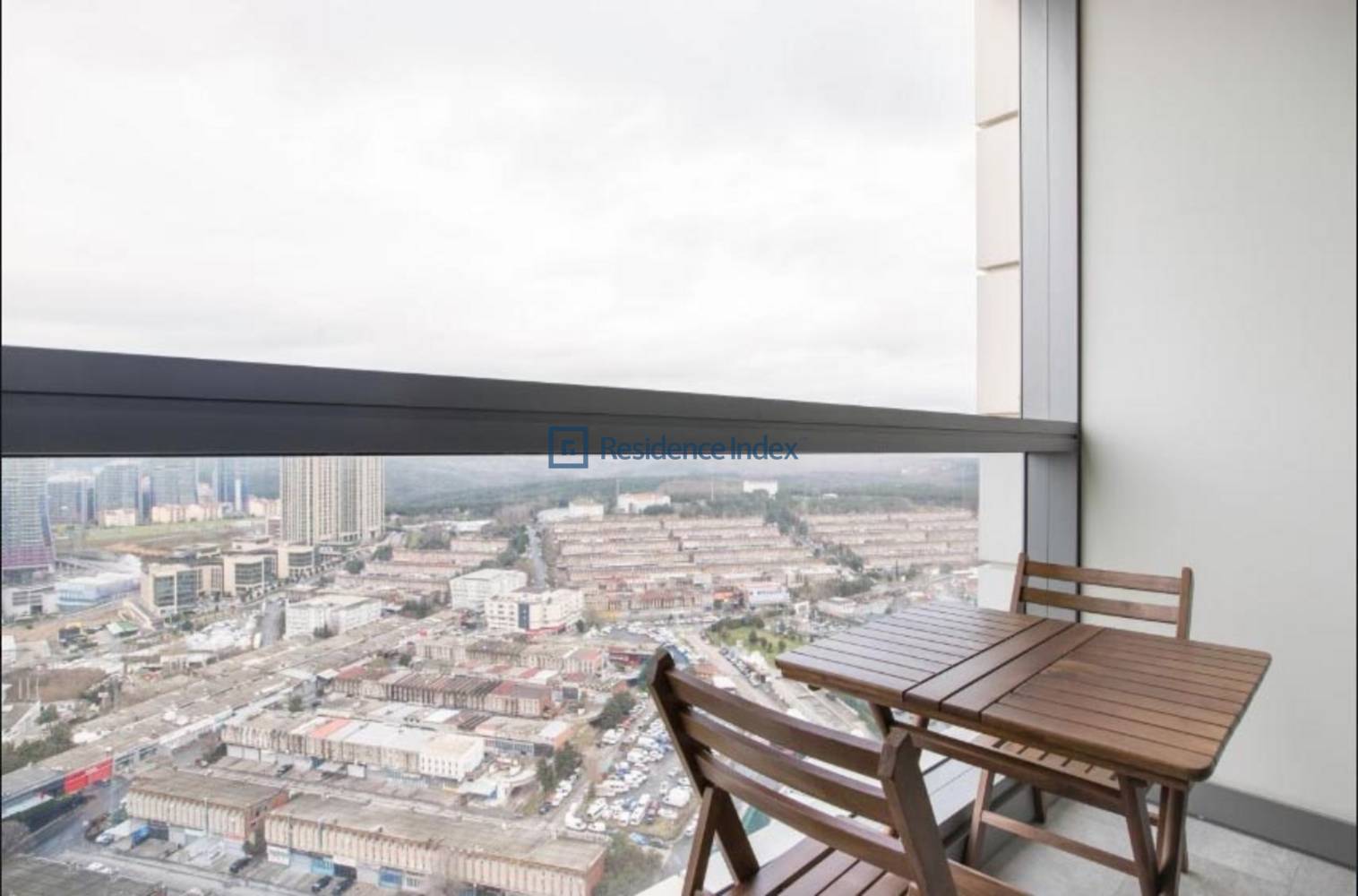 2 + 1 High Floor View in Central Location