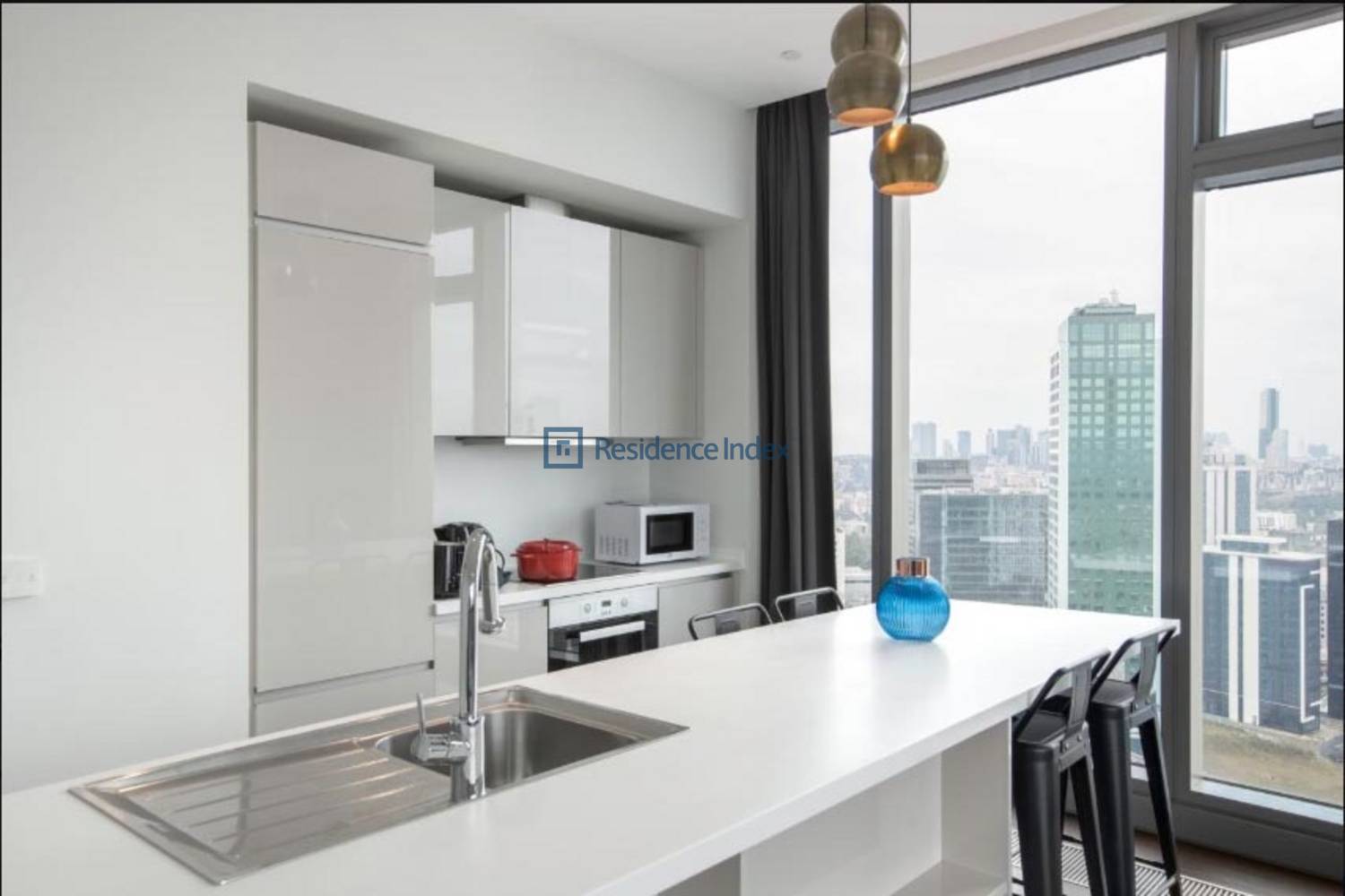 2 + 1 High Floor View in Central Location